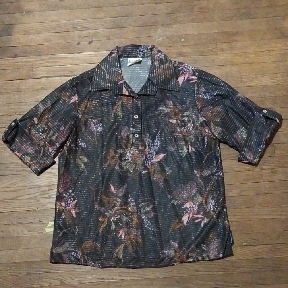 Vintage Shirt Accent Floral Half Button-down Shirt